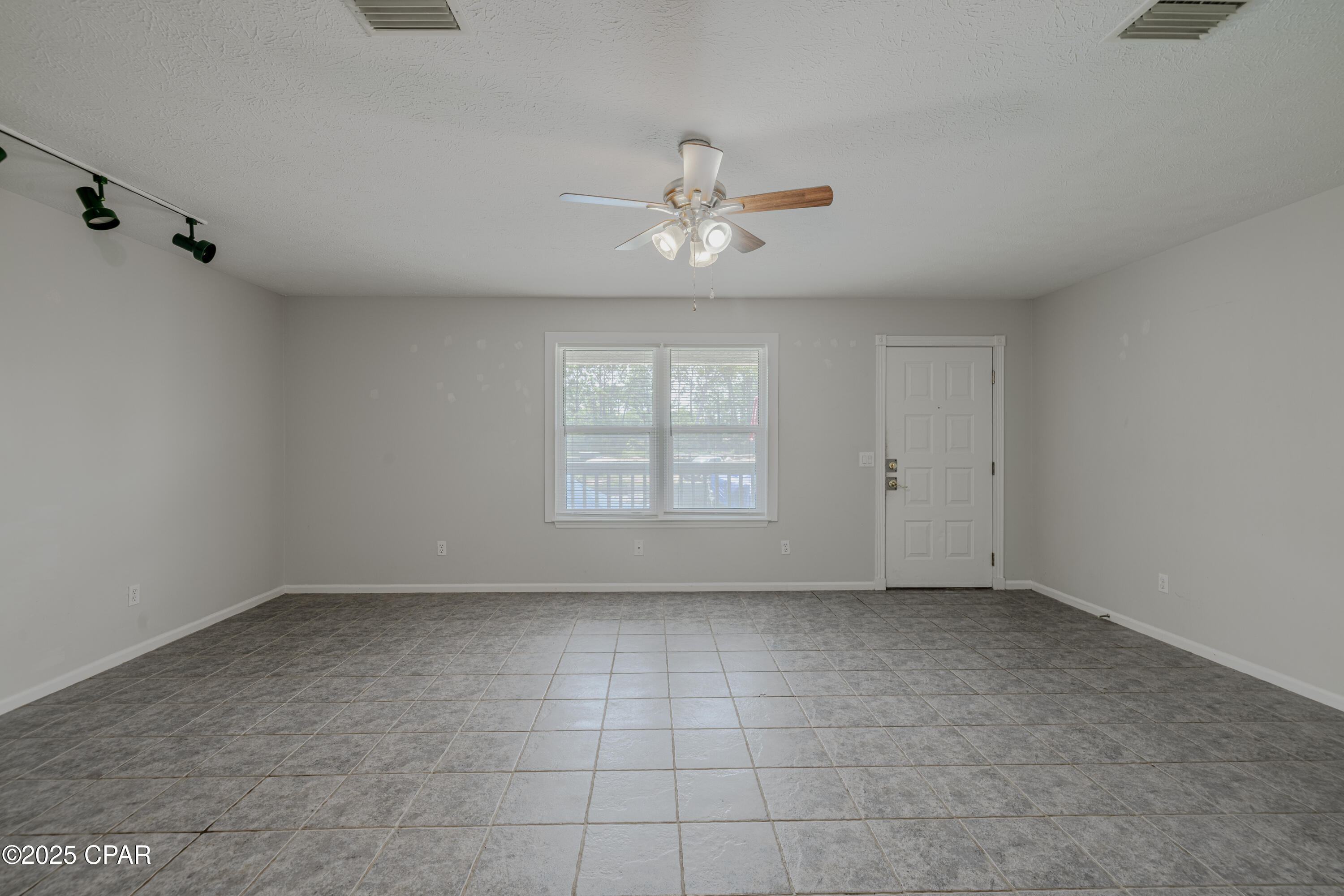 7813 N Lagoon Drive 4H — photo