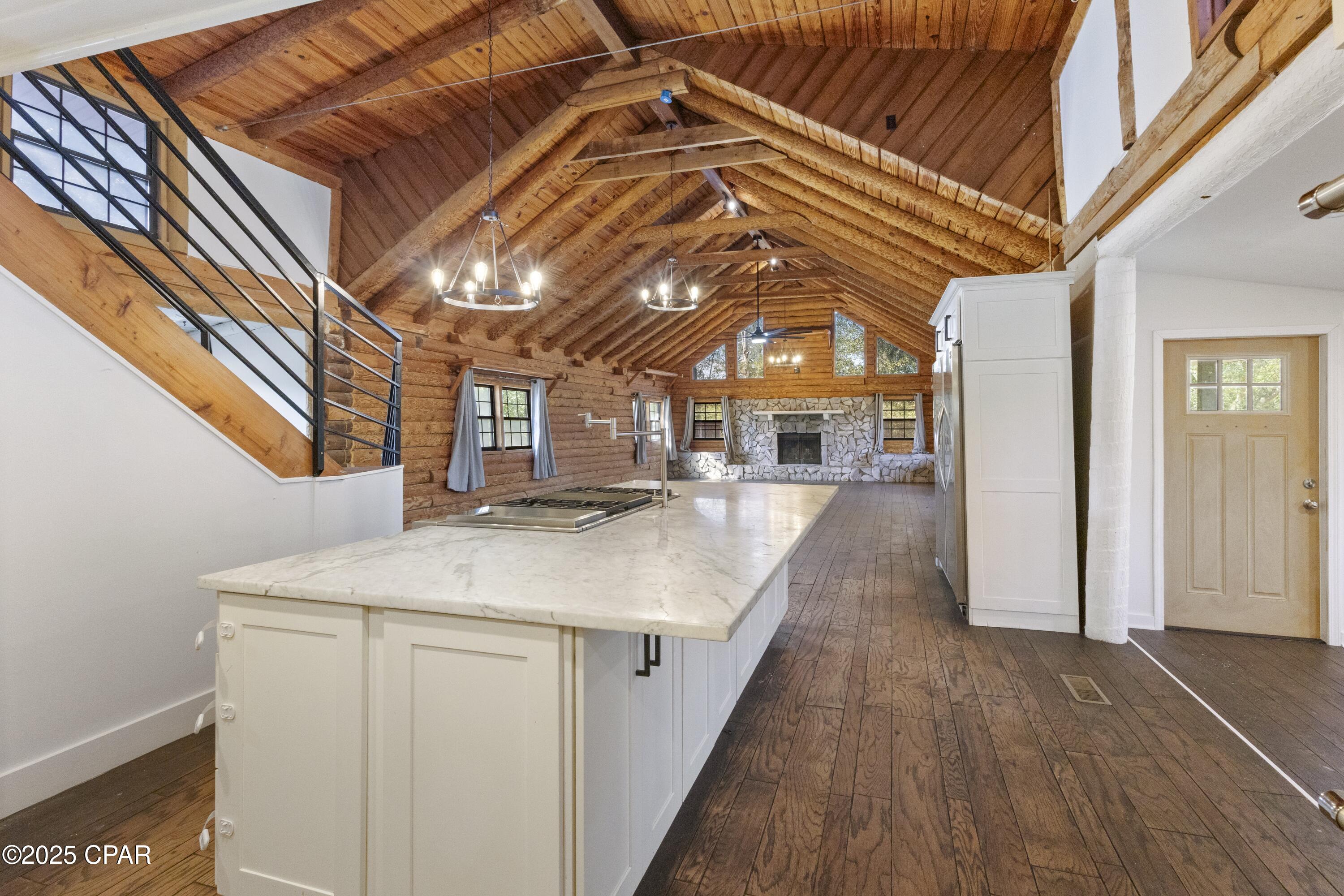9027 Crook Hollow Road — photo