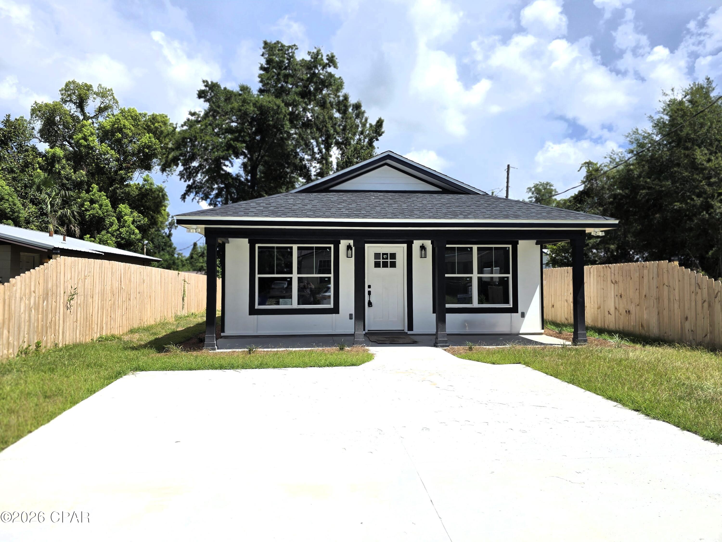 815 E 12th Court — photo