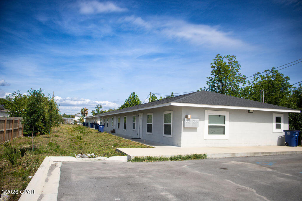 528 Kraft Avenue A,B,C,D,E,F. — photo