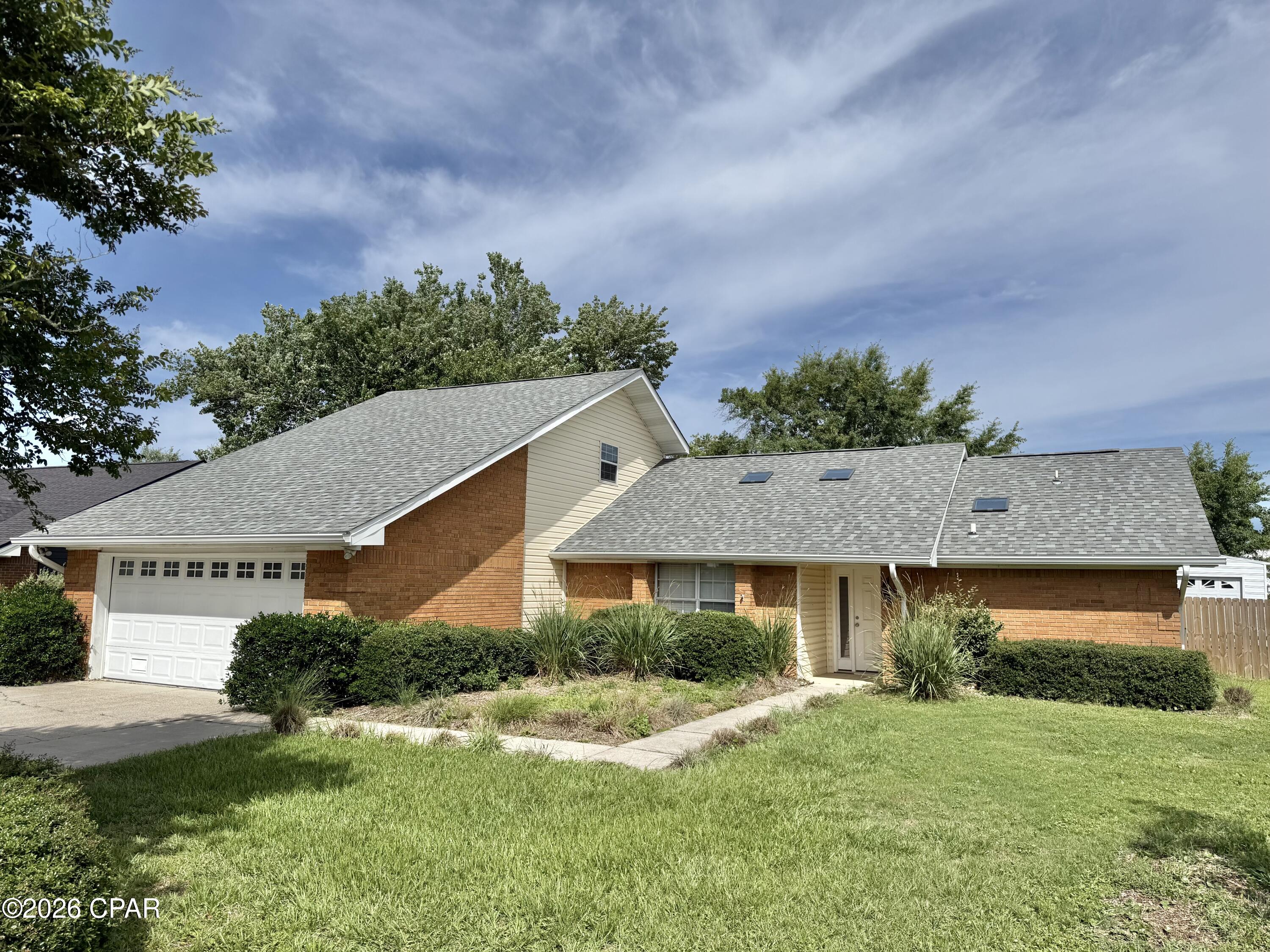 1428 Blue Grass Lane — photo