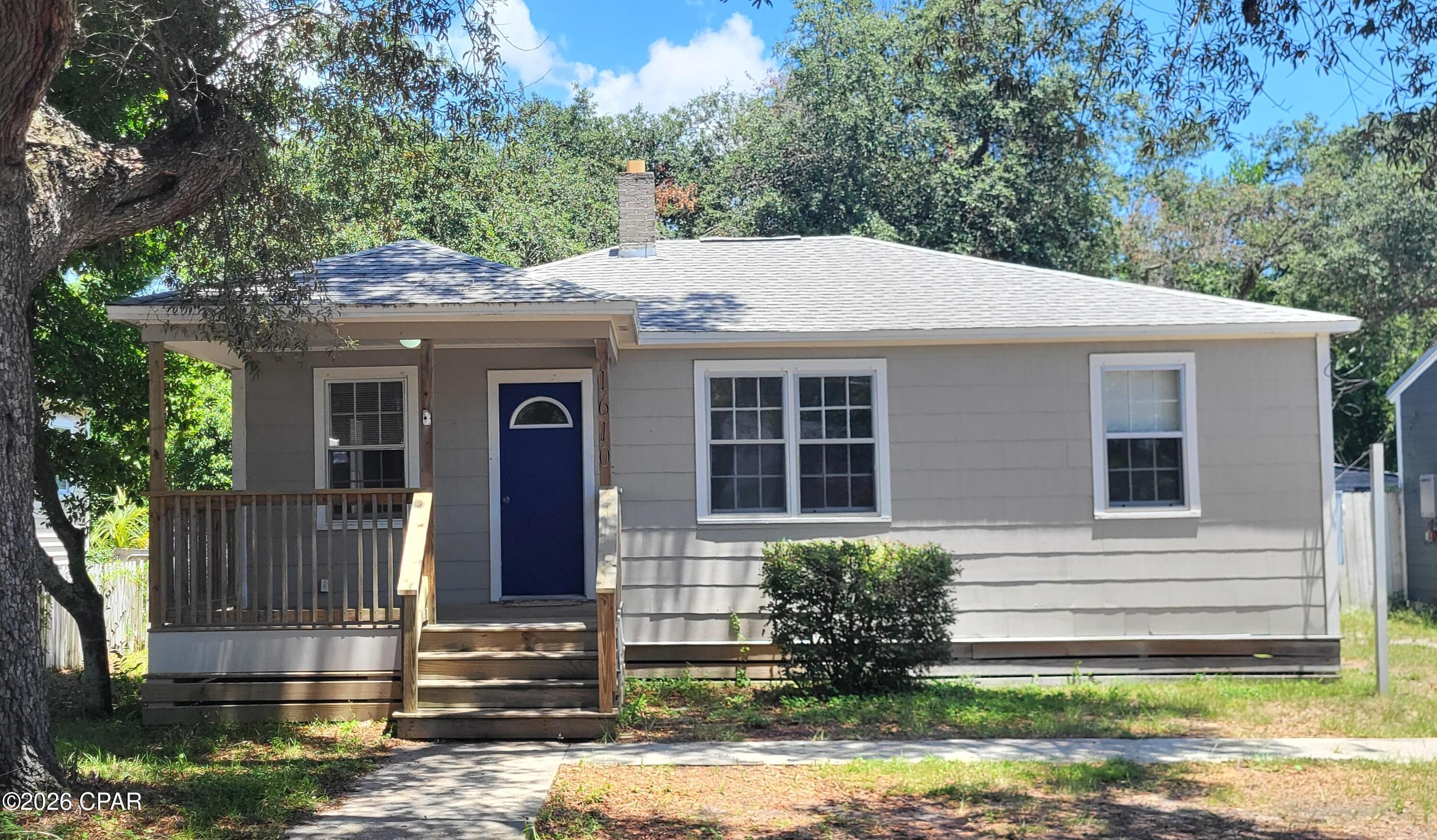 1610 Lake Avenue — photo