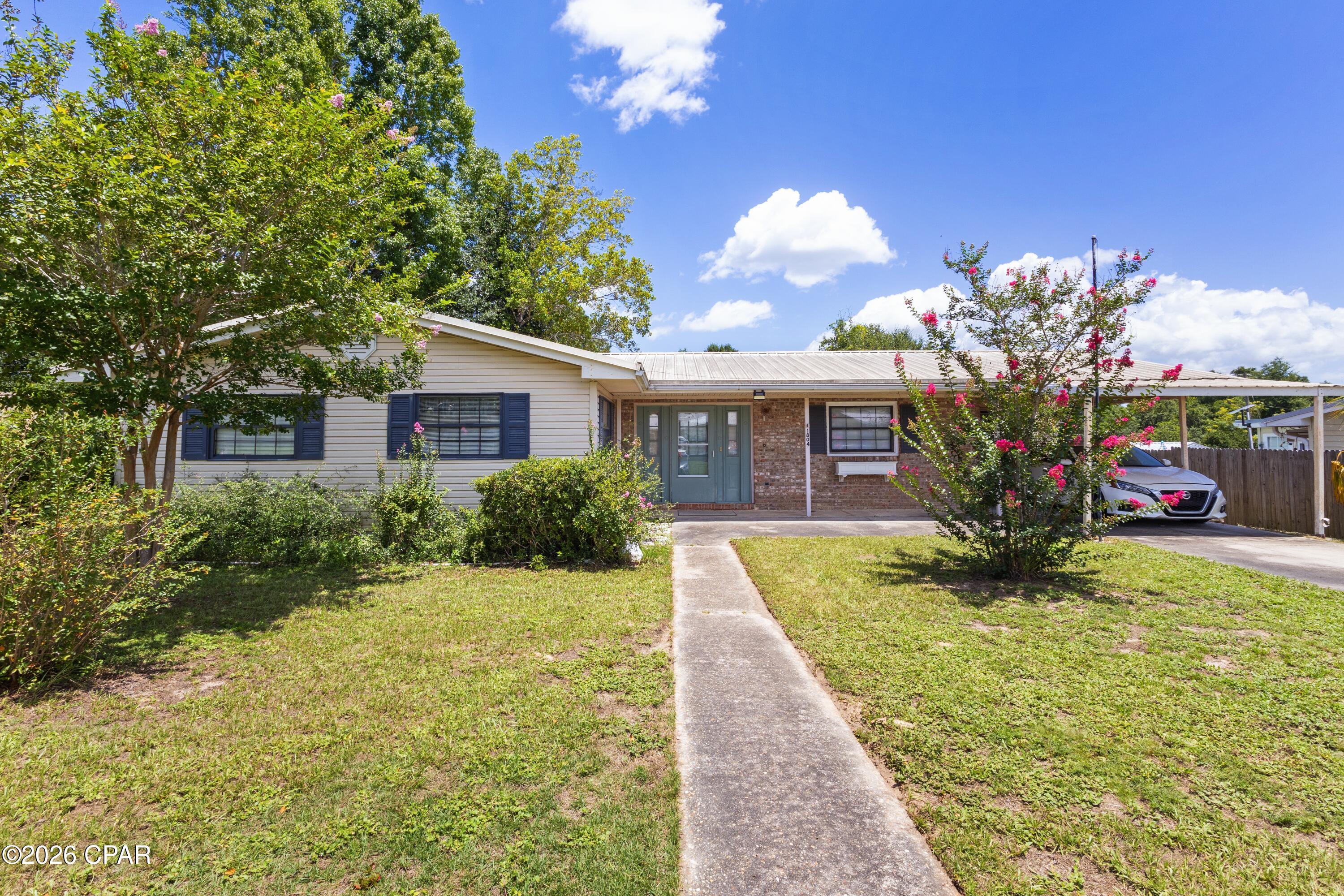 1804 Ulmer Lane — photo