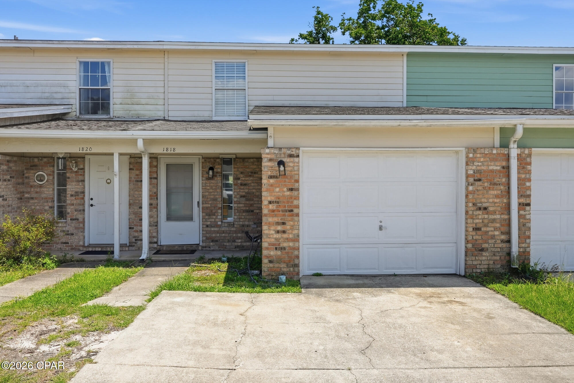 1818 Whispering Oaks Lane — photo