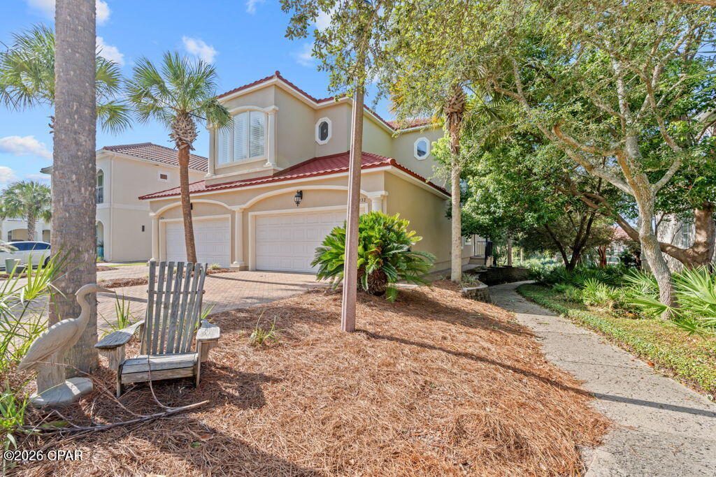 232 La Valencia Circle 1 — photo