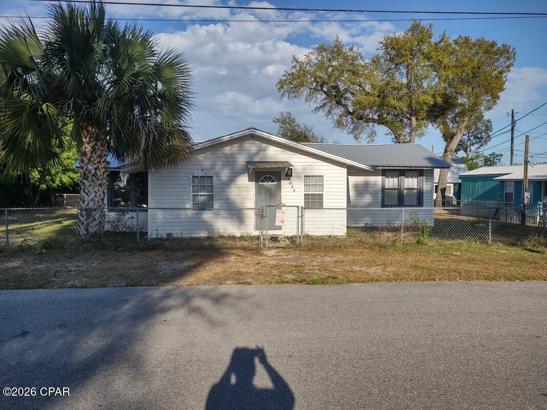 1035 E Park Street — photo