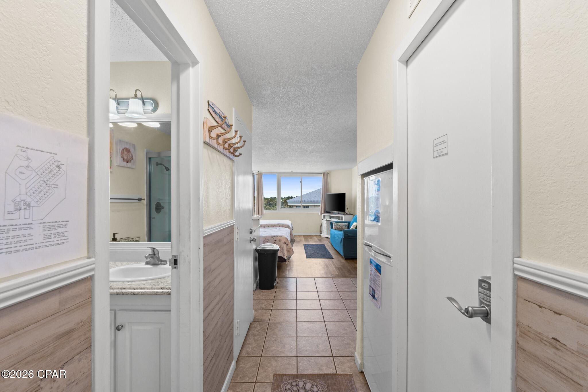 8817 S Thomas Drive a418 — photo