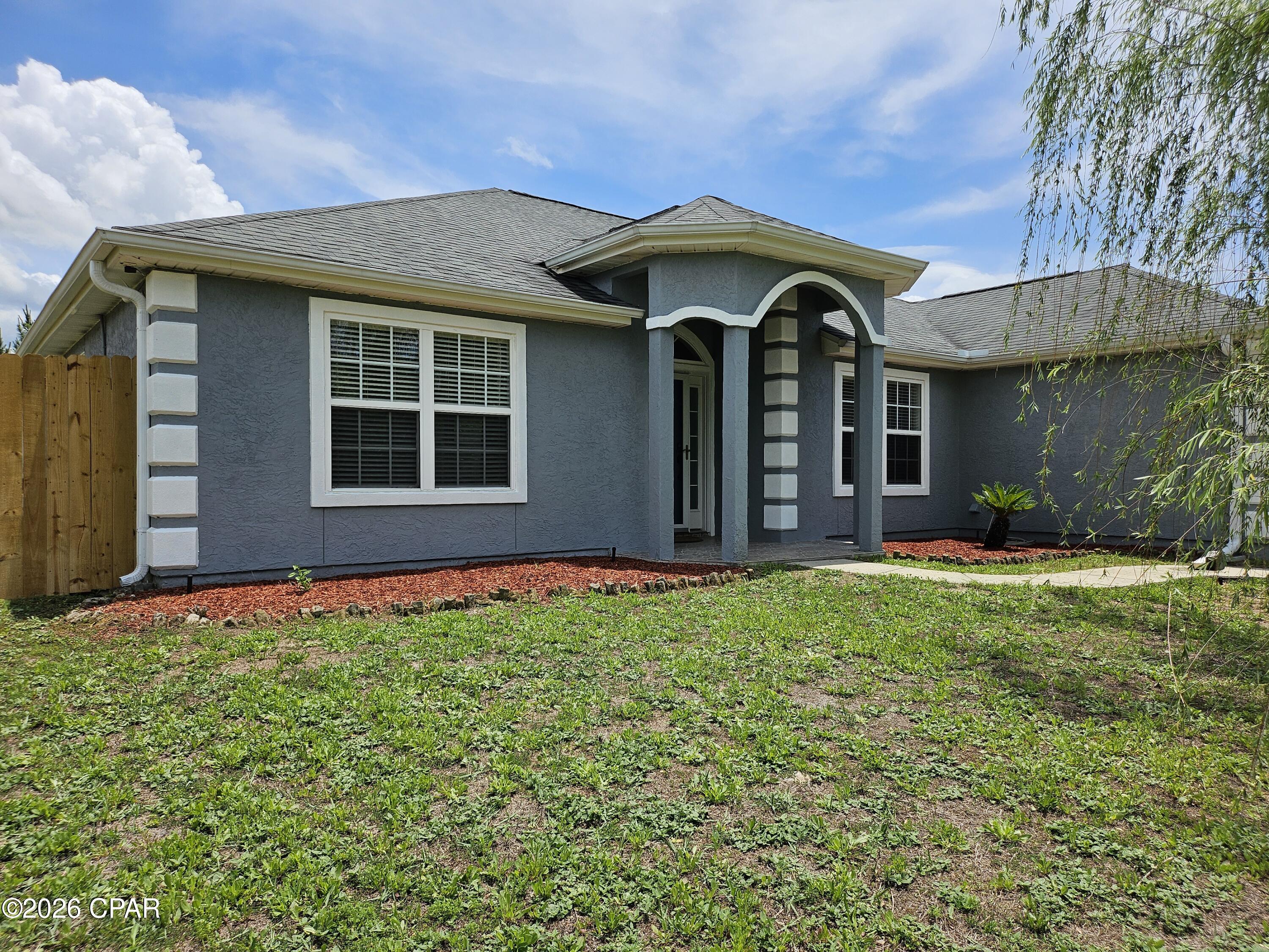 907 Amber Way — photo