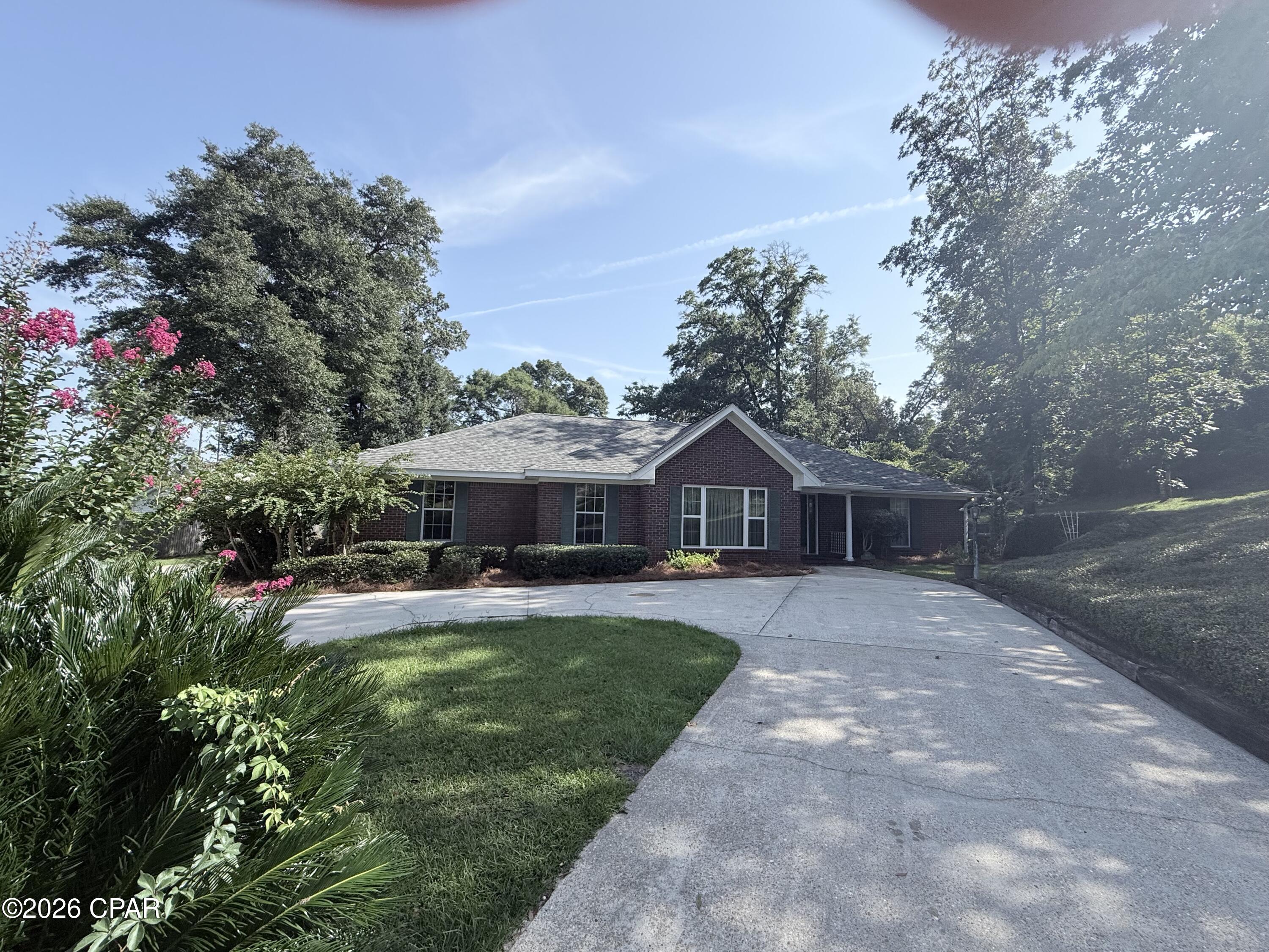 4616 Hillcrest Drive — photo