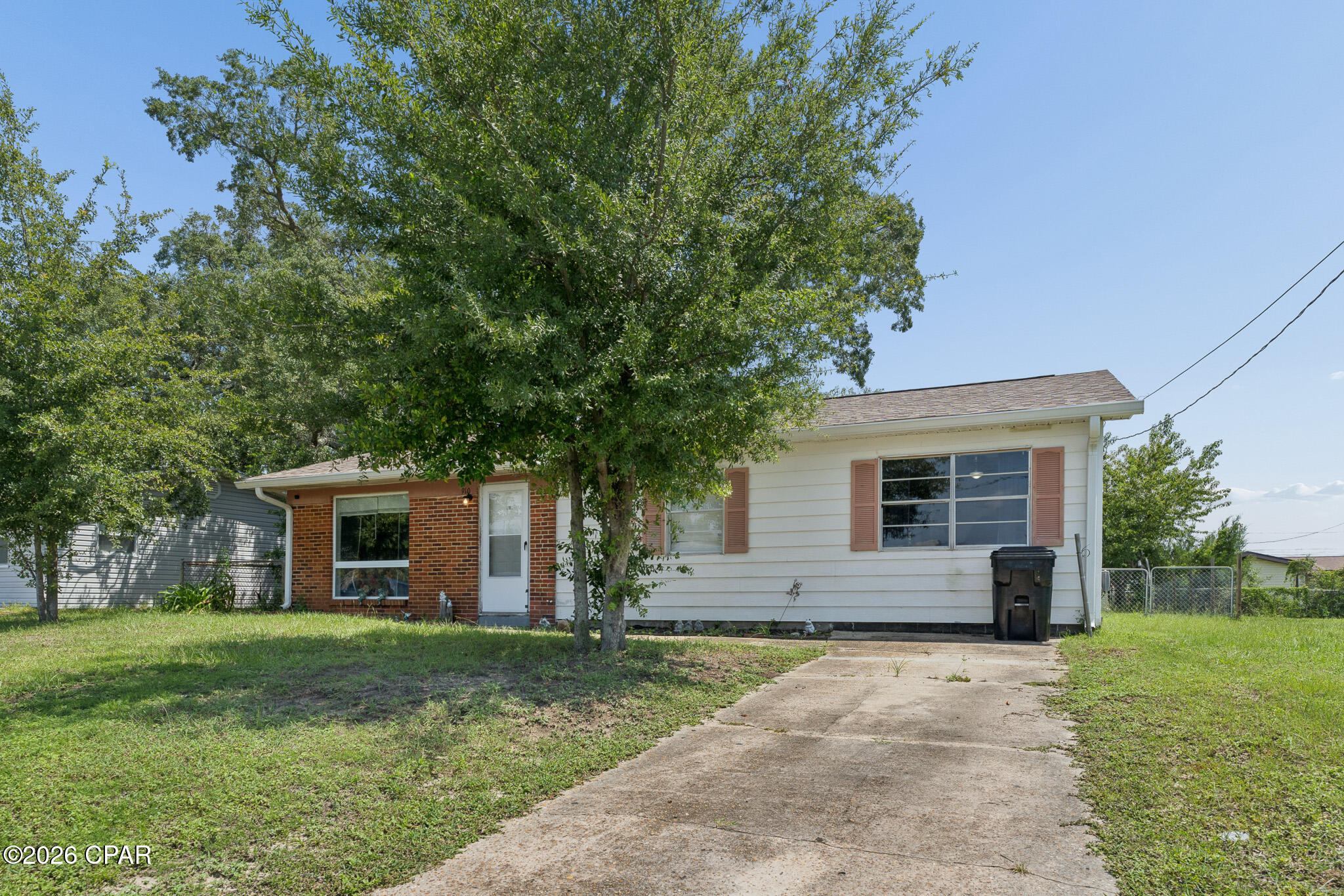 910 Nottingham Drive — photo