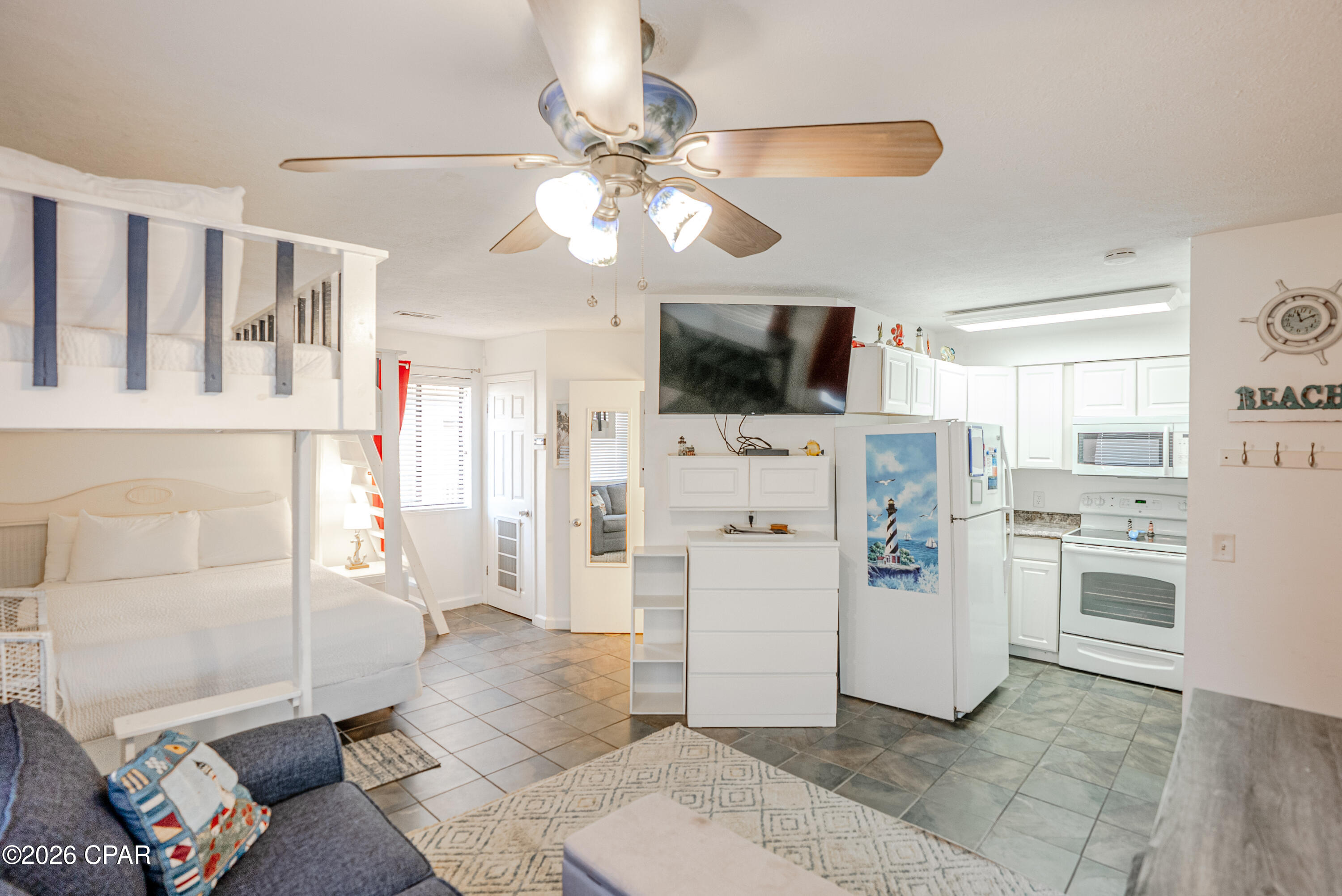 4114 Holiday Drive 18 — photo
