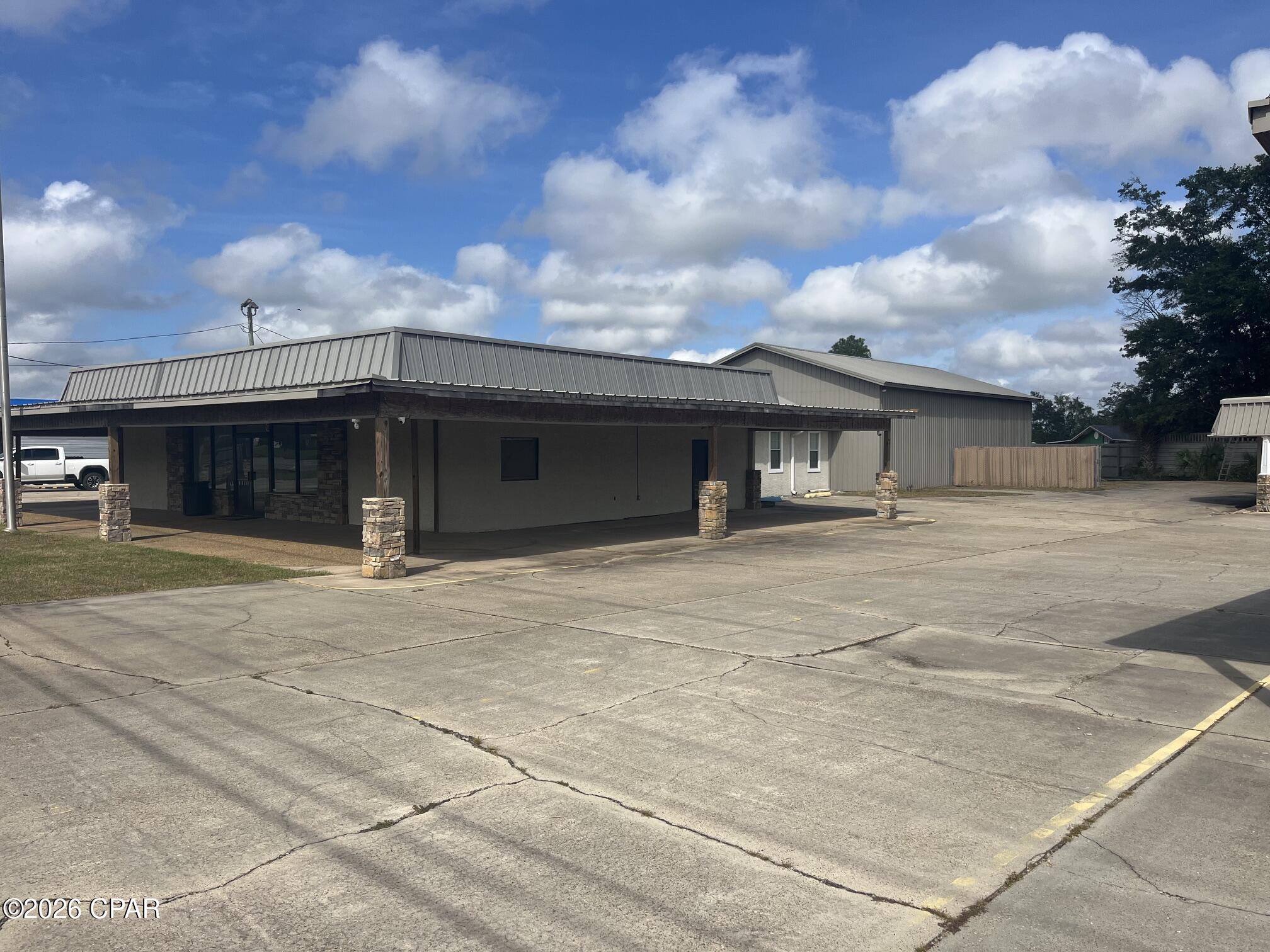 4133 N Highway 231 — photo