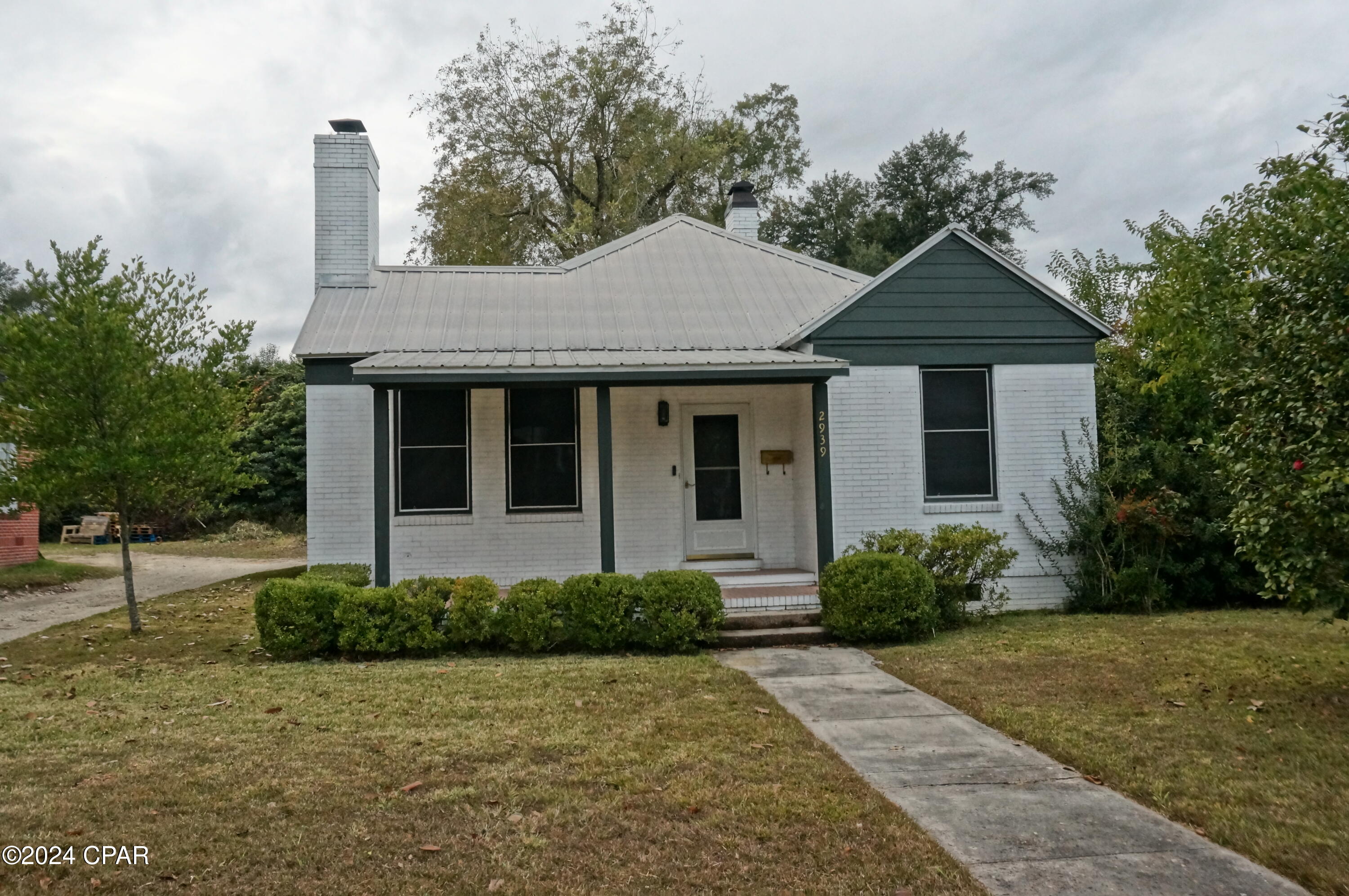 2939 Russ Street — photo