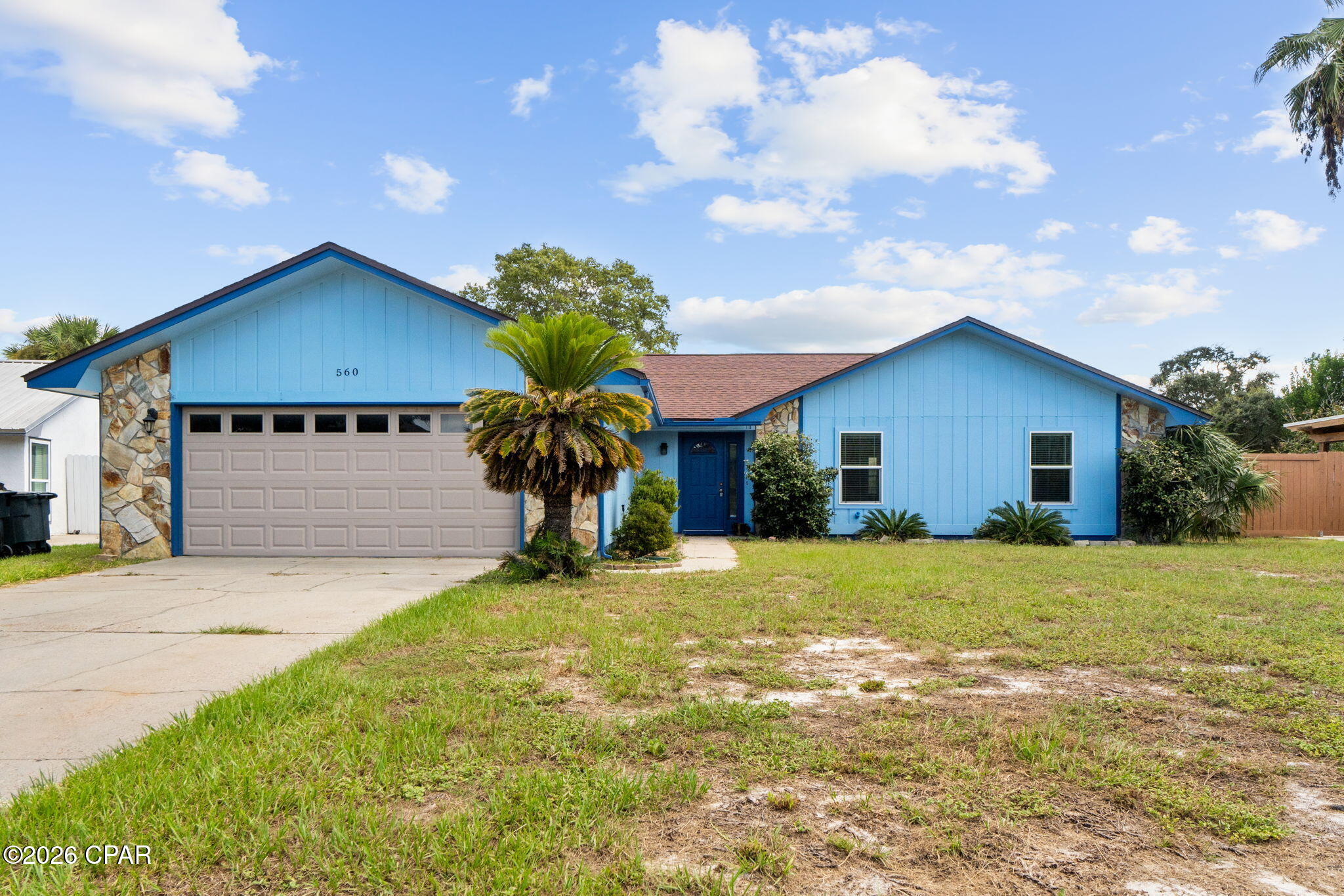 560 Lagoon Oaks Drive — photo