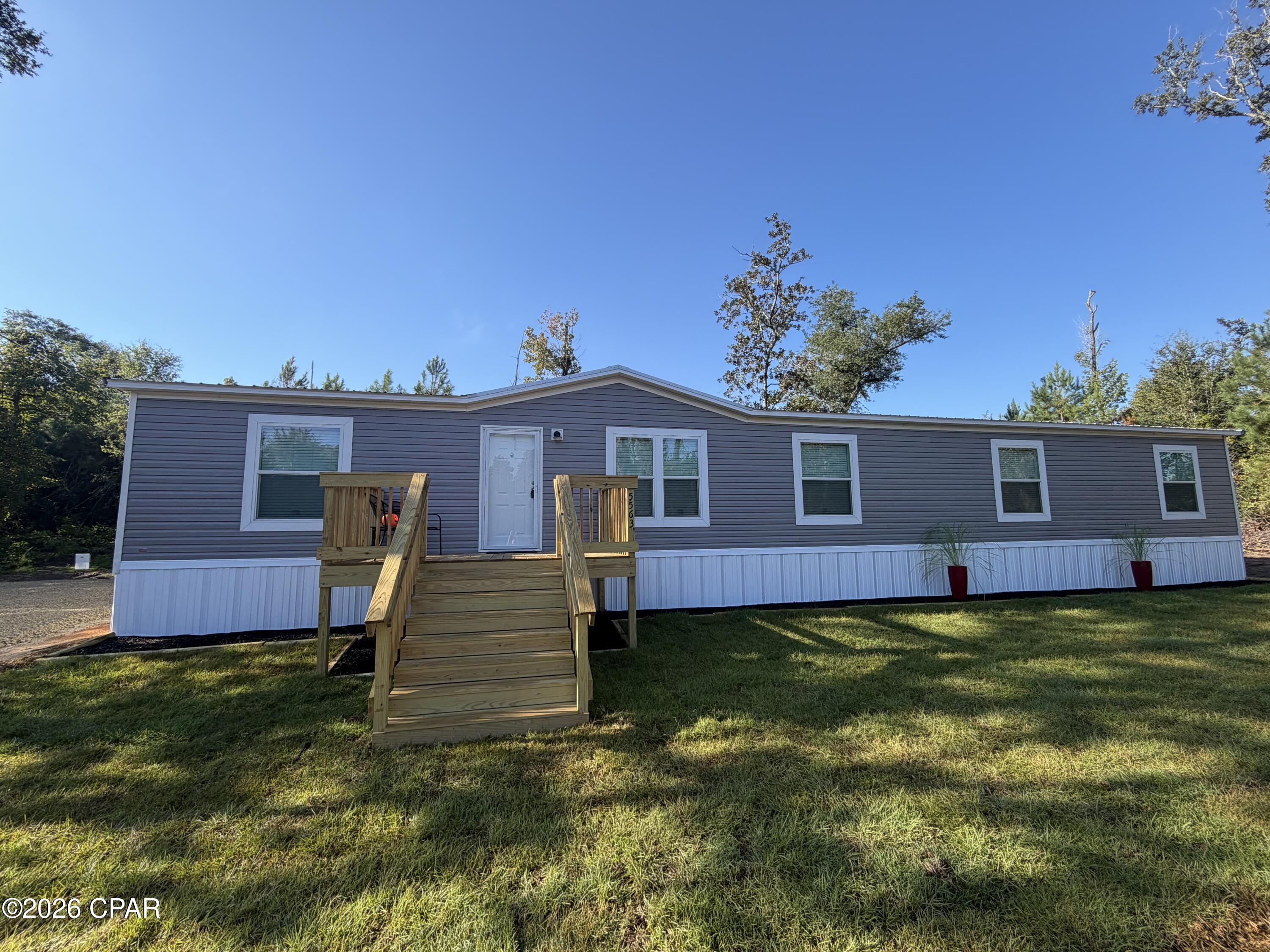 5563 US-90 — photo