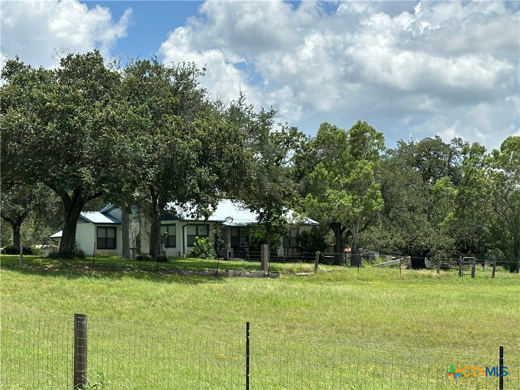 725 Post Oak Road — photo