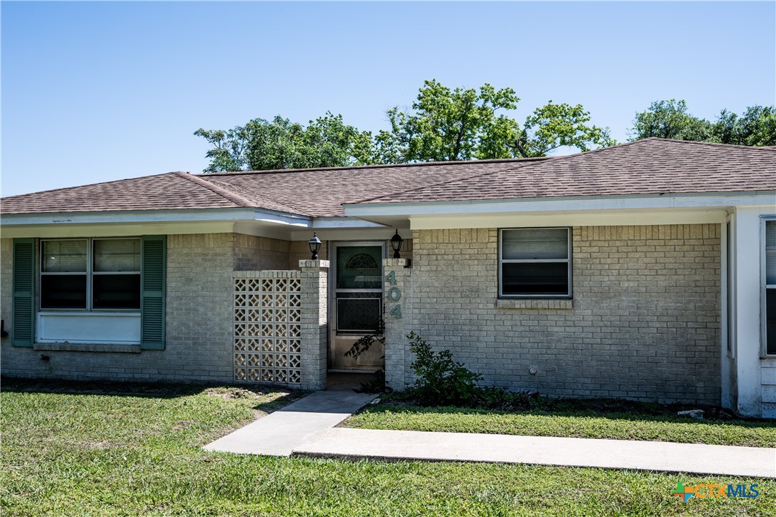 404 Rhodes, Victoria, TX 77904 — photo 2