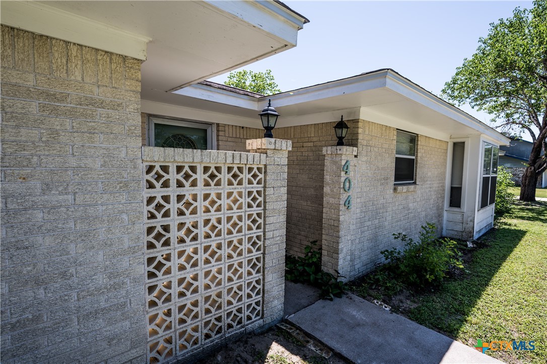 404 Rhodes, Victoria, TX 77904 — photo 3