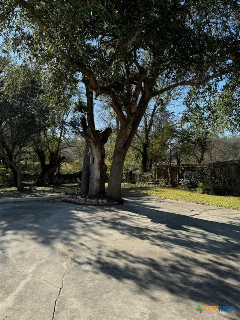 727 Brookhollow Drive — photo