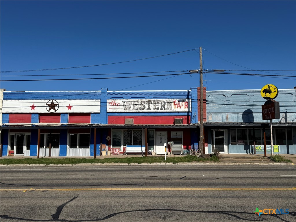 204 E Gassaway, Lott, TX 76656 — photo 2