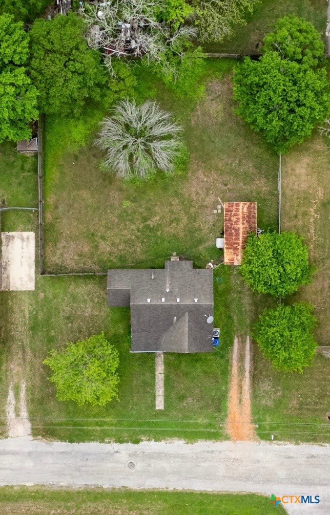 704 Maple, Yoakum, TX 77995 — photo 2