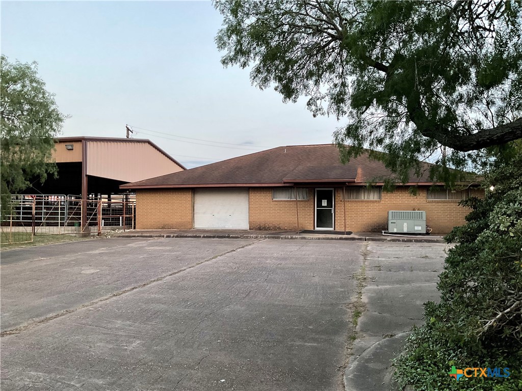1310 W Grand Avenue — photo