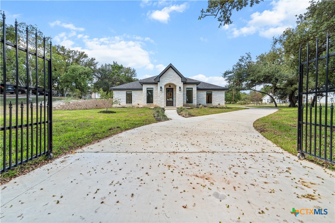3244 Lois Lane — photo