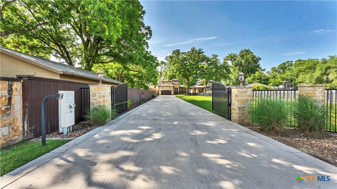 368 Rancho Road, New Braunfels, TX 78130 — photo 2