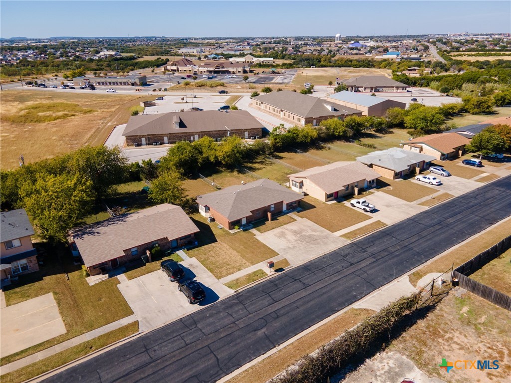 3321 Chisholm Trail — photo