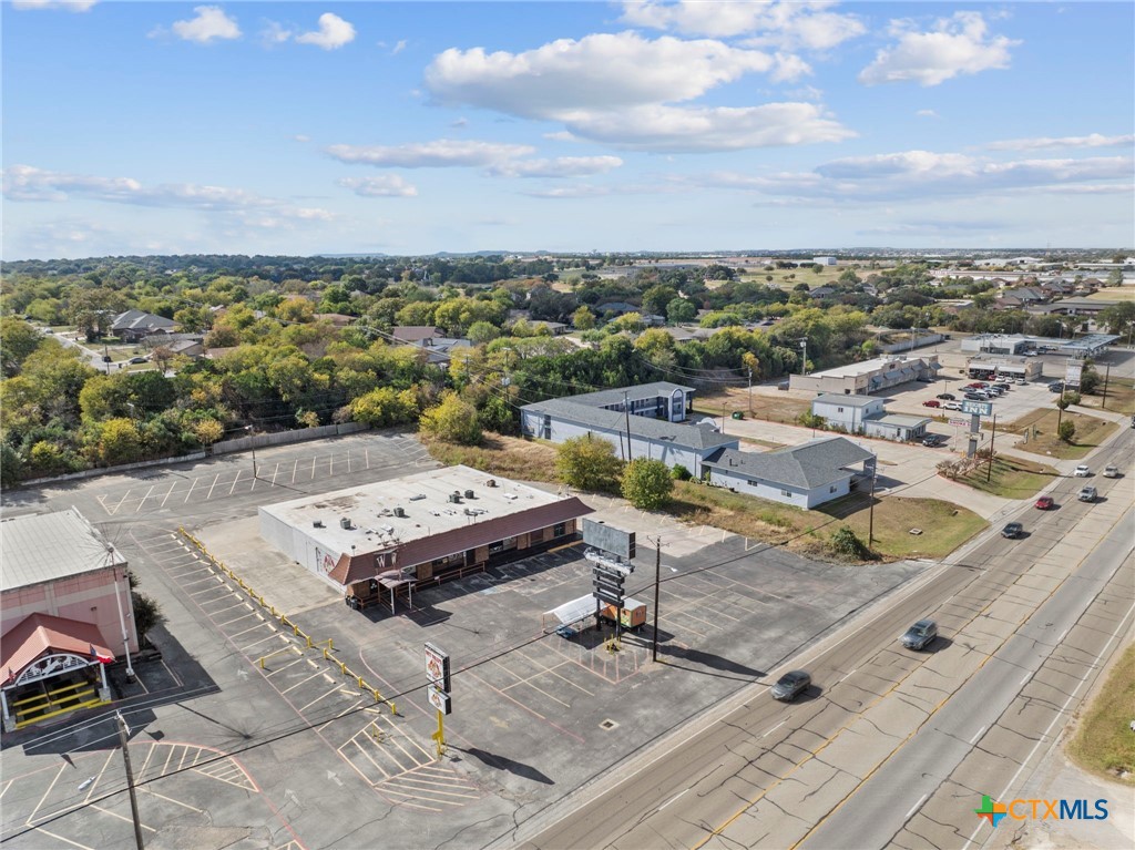 402 W Veterans Memorial Boulevard — photo
