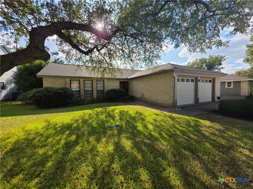 1611 E Messick Loop — photo