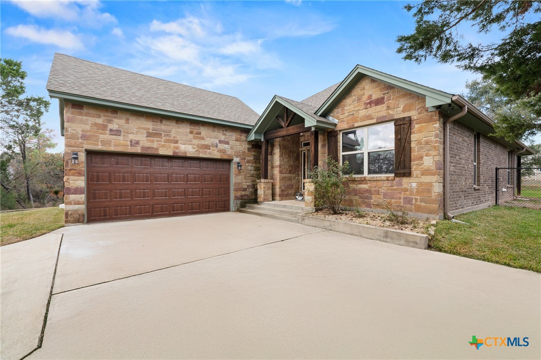 5562 Denmans Loop — photo
