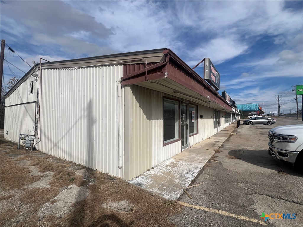 1539 E Business 190 Highway — photo