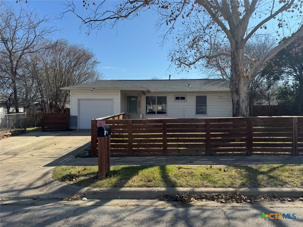 904 Houston Street — photo