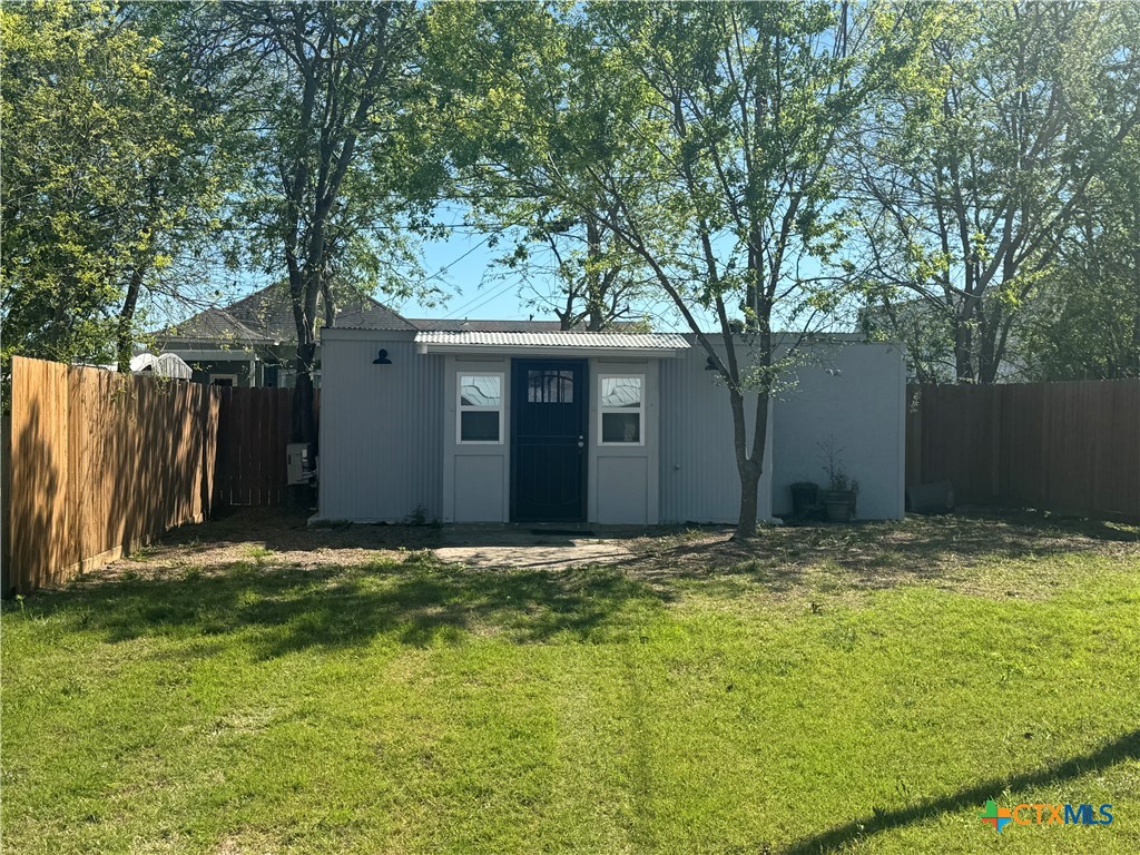 303 W. Dallas — photo