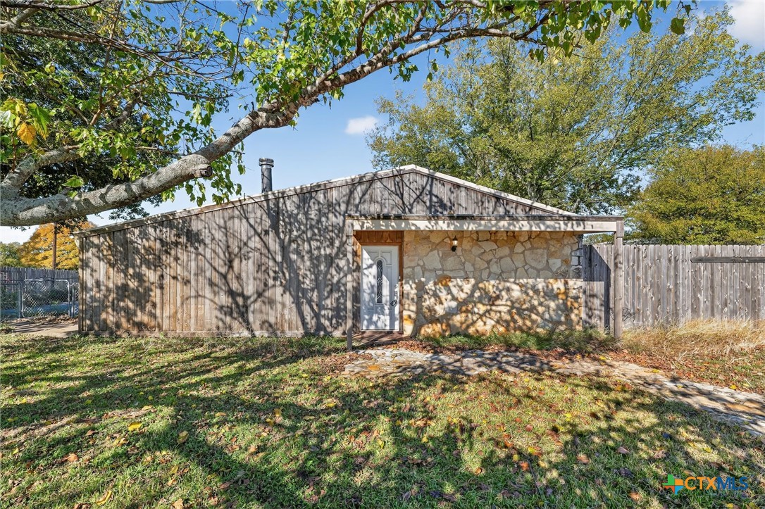 205 Lakewood Drive — photo