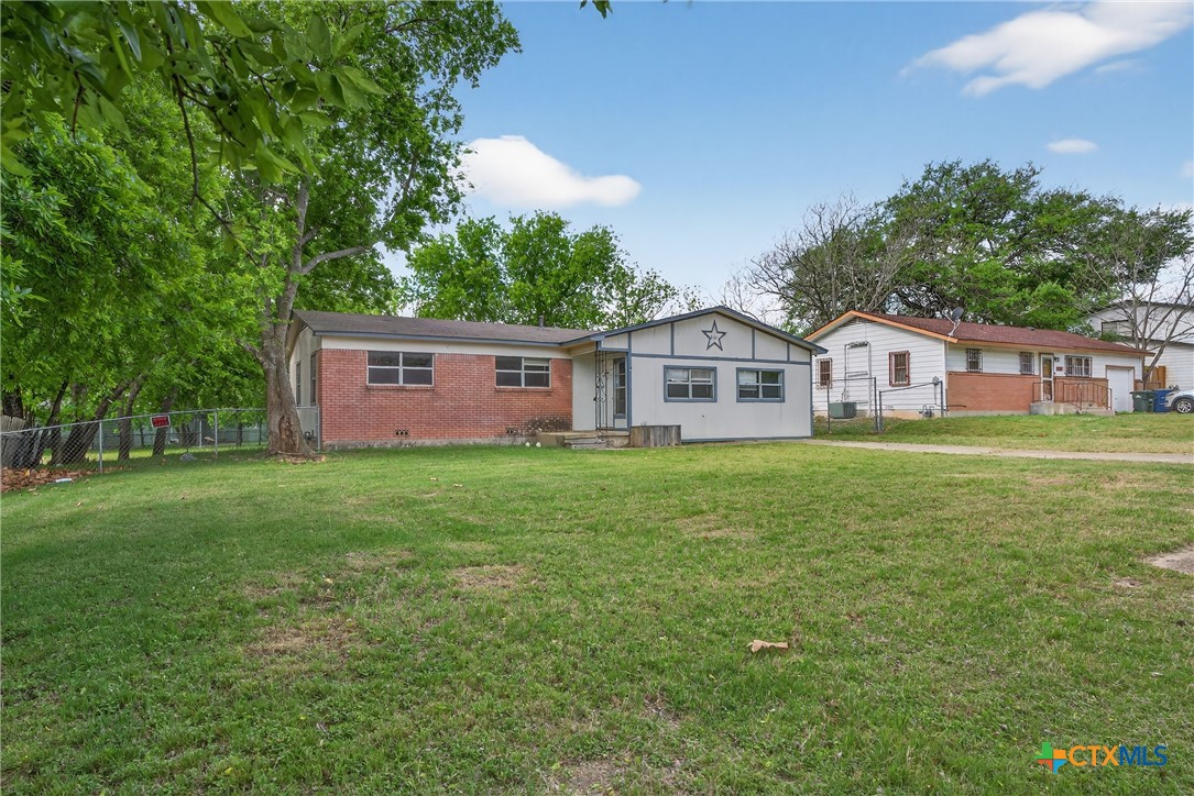 2101 Urbantke Lane — photo