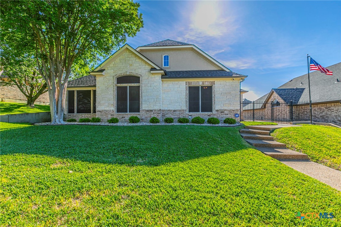 1305 Daisy Lane — photo