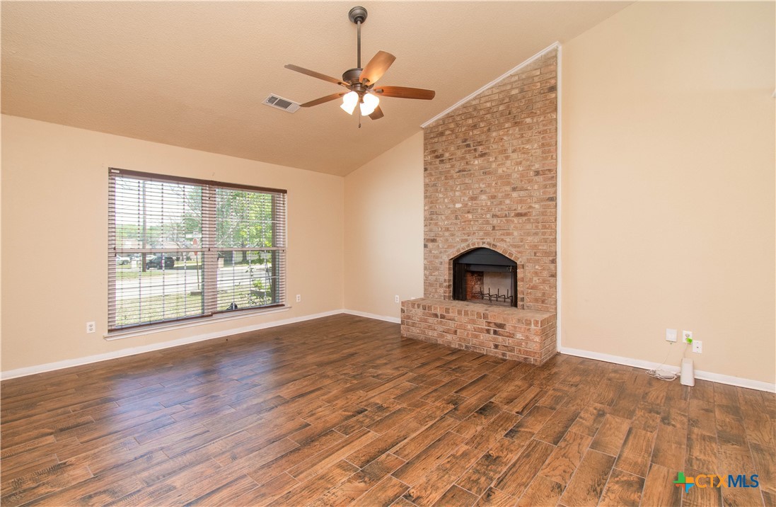 712 Brazos Drive — photo