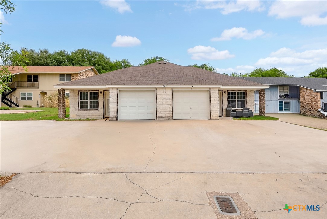 207 W Cardinal Lane — photo