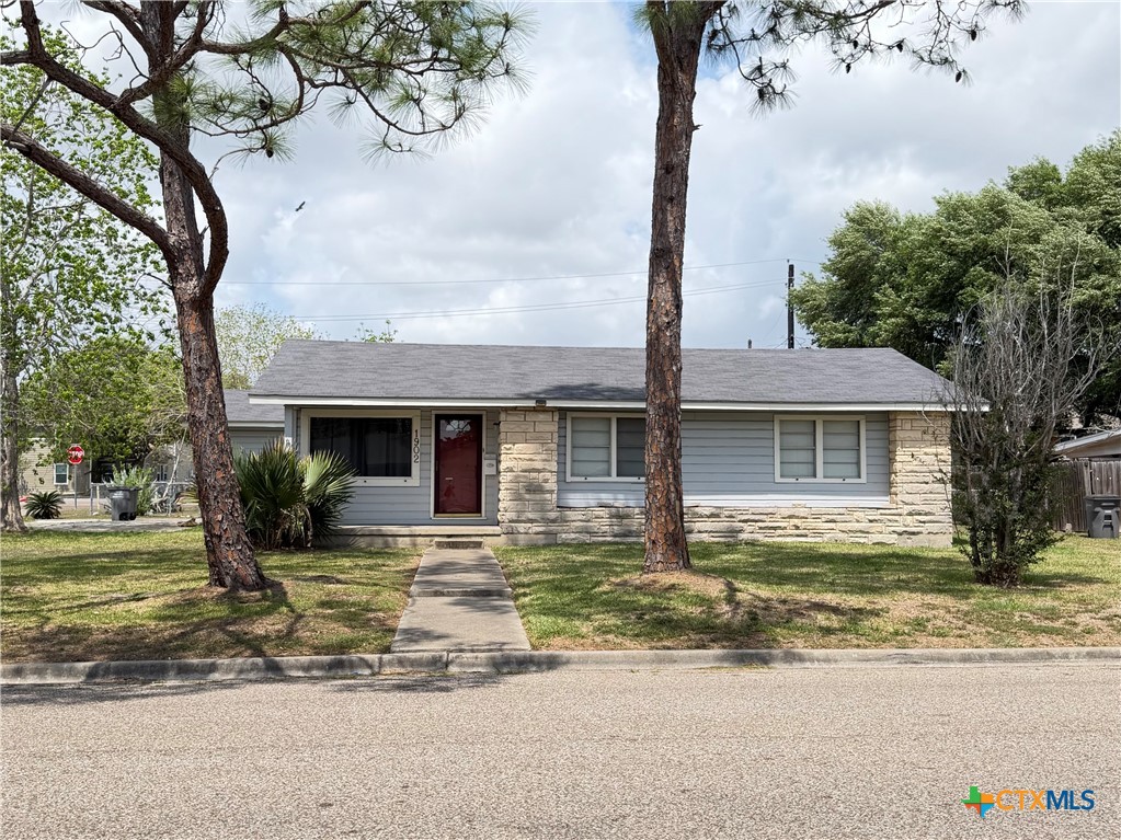 1902 Navidad Street — photo