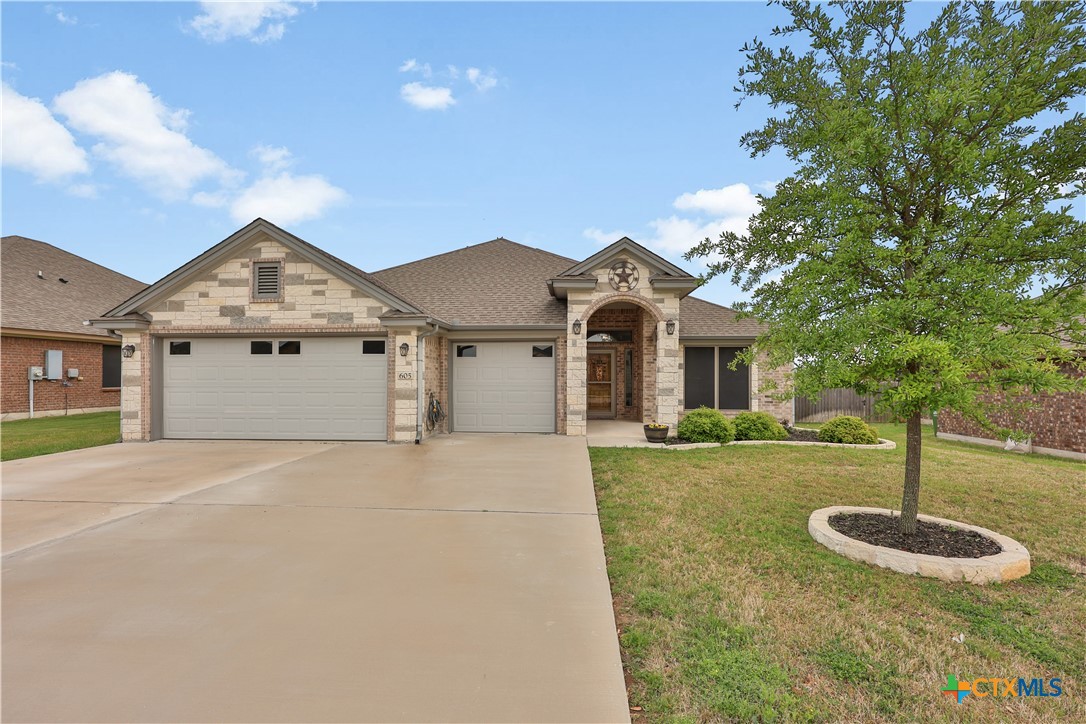 605 Willow Drive — photo