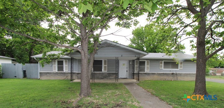 902 Mary Street — photo
