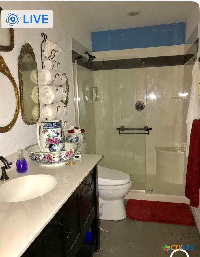 117 E Crockett, Luling, TX 78648 — photo 2