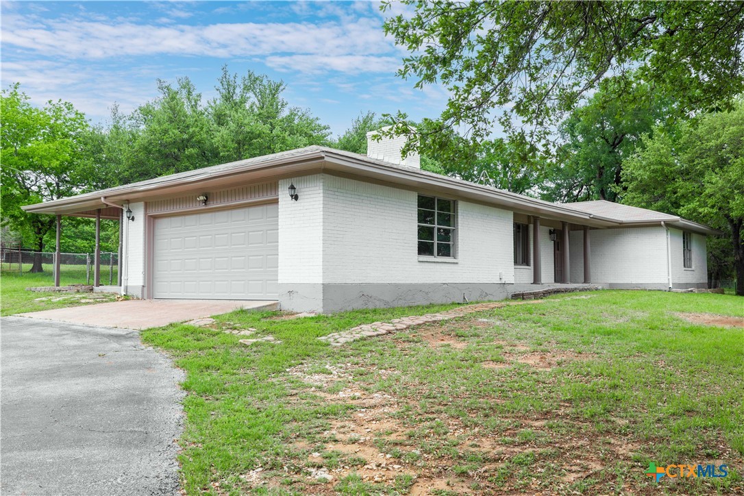 585 FM 2412 — photo
