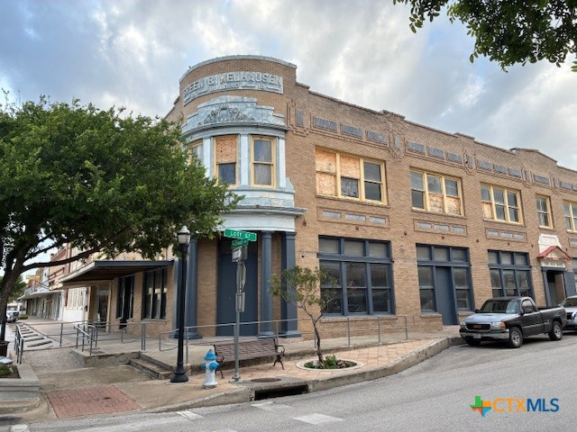 201 W Grand Avenue — photo
