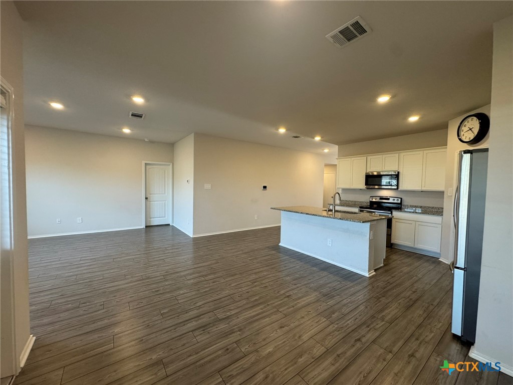 208 Ida Loop, Seguin, TX 78155 — photo 2