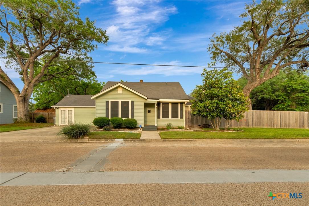 1702 N Vine Street — photo