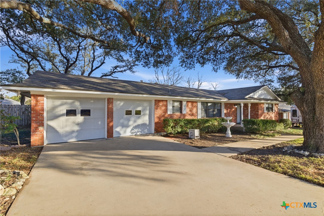 3413 Meadow Oaks Drive — photo