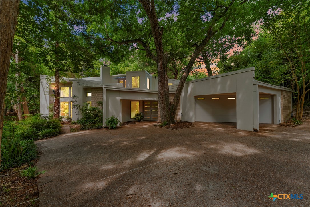 3001 White Oak Drive — photo